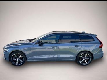 Fahrzeug ansehen: Volvo V60 Kombi T8 Ultimate Dark Recharge WiPa * LED * Nav Volvo V60 Kombi T8 Ultimate Dark Recharge WiPa * LED * Nav