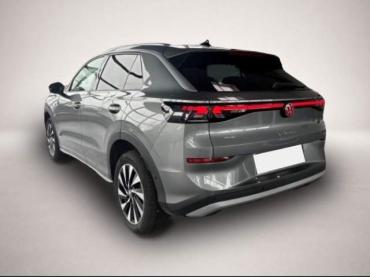 Fahrzeug ansehen: Volkswagen T-Roc 1.5 eTSI Style Navi AHK Kamera ACC SitzHZG Volkswagen T-Roc 1.5 eTSI Style Navi AHK Kamera ACC SitzHZG