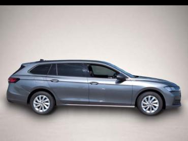 Skoda Superb Combi Essence TDI * DSG AHK ACC Navi R-Kam