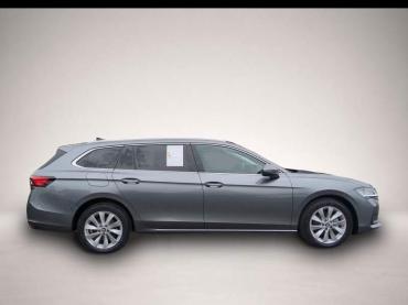 Skoda Superb Combi 2.0 TDI DSG Selection AHK * NAVI * KAM