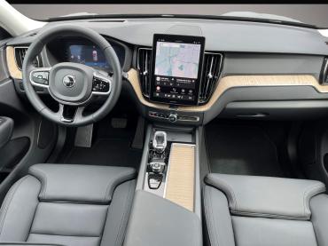 Volvo XC60 B5 AWD Plus Dark FACELIFT ACC/360°/Pano