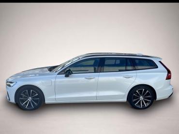 Fahrzeug ansehen: Volvo V60 Kombi T8 Plus Dark Recharge WiPa * LED * Navi * DA Volvo V60 Kombi T8 Plus Dark Recharge WiPa * LED * Navi * DA