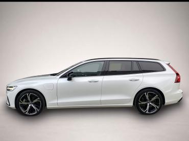 Fahrzeug ansehen: Volvo V60 T8 Plus Dark AWD * AHK * WiPa * 4xSHZ * StHzg Volvo V60 T8 Plus Dark AWD * AHK * WiPa * 4xSHZ * StHzg