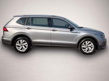 Volkswagen Tiguan Allspace Life Navi 7 Sitze AHK LED ACC El