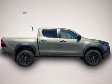 Toyota Hilux Double Cab 2.8 Invincible * Wanne * AHK!