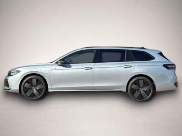 Fahrzeug ansehen: Volkswagen Passat Variant R-Line Edition Plus LEDER * PANO * AHK * MATRIX * eHK * 3... Volkswagen Passat Variant R-Line Edition Plus LEDER * PANO * AHK * MATRIX * eHK * 3...