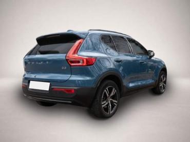 Fahrzeug ansehen: Volvo XC40 Plus Dark 2WD El. Panodach Digitales Cockpi Volvo XC40 Plus Dark 2WD El. Panodach Digitales Cockpi