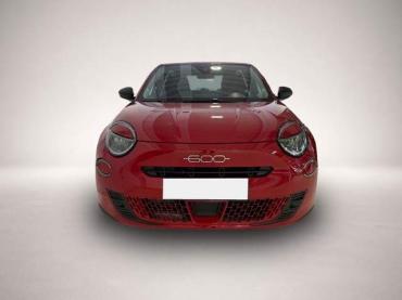 Fahrzeug ansehen: Fiat 600 Speciale Hybrid 1.2 T3 81 kW (110 PS) DCT Winte. Fiat 600 Speciale Hybrid 1.2 T3 81 kW (110 PS) DCT Winte.