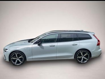 Fahrzeug ansehen: Volvo V60 Kombi T8 Plus Dark Recharge WiPa * LED * DAB Volvo V60 Kombi T8 Plus Dark Recharge WiPa * LED * DAB