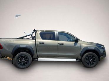 Toyota Hilux DoubleCab INVINCIBLE Rollo/Wanne/AHK/Bügel