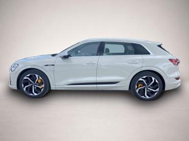 Fahrzeug ansehen: Audi e-tron 55 Quattro S-Line AHK * LUFTFEDERUNG * HEAD-U Audi e-tron 55 Quattro S-Line AHK * LUFTFEDERUNG * HEAD-U