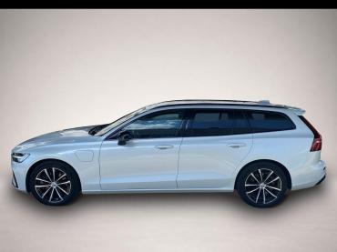 Fahrzeug ansehen: Volvo V60 T8 Plus Dark Recharge AWD * AHK * WiPa * MMY * 4xShz Volvo V60 T8 Plus Dark Recharge AWD * AHK * WiPa * MMY * 4xShz