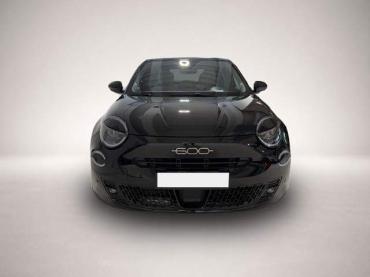 Fiat 600 La Prima La Prima Hybrid 1.2 T3 107 kW (145 PS).