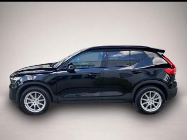 Fahrzeug ansehen: Volvo XC40 B4 Plus Dark AHK * LED * Navi * SHZ * Winterp. * Kam. Volvo XC40 B4 Plus Dark AHK * LED * Navi * SHZ * Winterp. * Kam.