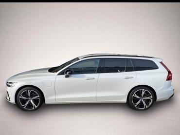 Fahrzeug ansehen: Volvo V60 T8 Plus Dark AWD * AHK * 4xShz * StHzg * WiPa * RFK Volvo V60 T8 Plus Dark AWD * AHK * 4xShz * StHzg * WiPa * RFK