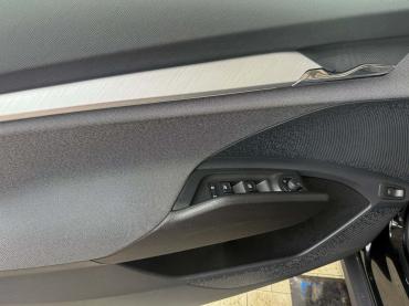 Saubere Türverkleidung nach der Autoaufbereitung Gereinigte Türverkleidung nach einer professionellen Innenraumaufbereitung