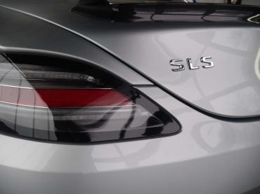 Heckansicht eines Mercedes SLS – Lackfinish nach Keramikversiegelung