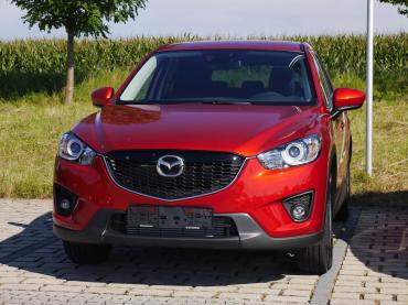 Roter Mazda CX-5 nach Lackversiegelung im Außenbereich von Autochampion24 München