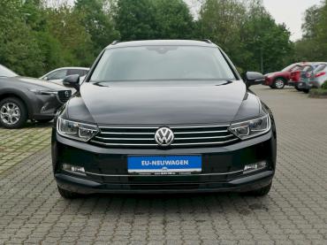 VW Passat Variant Comfortline Deep Black Perleffekt freie Werkstatt Autochampion24 Bayern