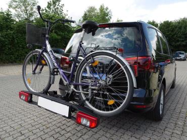 Auto mit Fahrradträger auf Anhängerkupplung